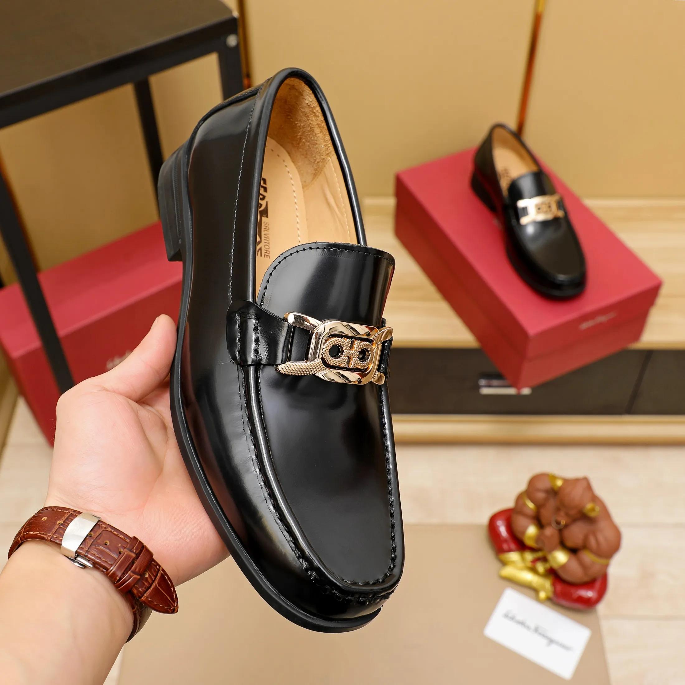 Men's clothing and shoes 💰460 🔥Ferragamo's new men's casual slip-on shoes🇨🇳Official website original 1:1 mold opening, original quality💯Fine workmanship, high-end luxury☘The upper is made of imported Italian first-layer cowhide🌴Luxury🐂leather lining🍓Rubber wear-resistant and non-slip outsole, breathable and comfortable to wear🍍The first choice for high-end men, black, size 38-45